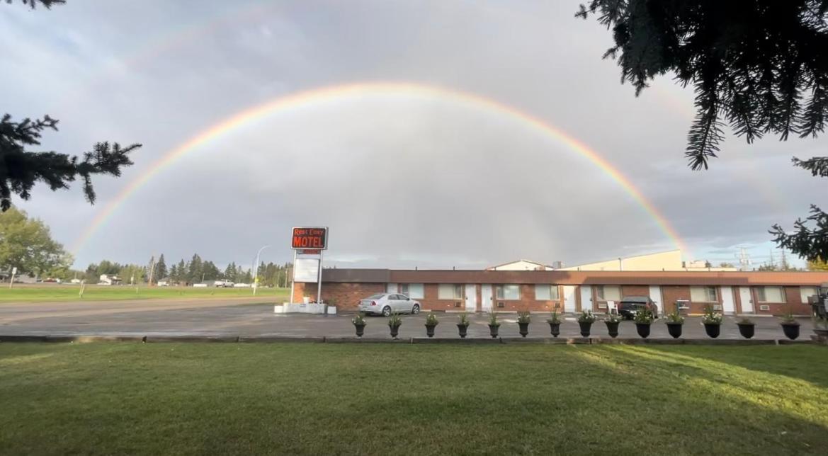 Rest Easy Motel Three Hills Exterior photo