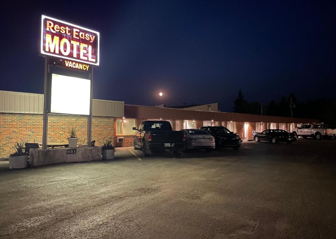 Rest Easy Motel Three Hills Exterior photo